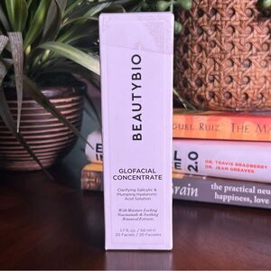 Beautybio GloFacial Concentrate SEALED salicylic acid and hyaluronic acid.